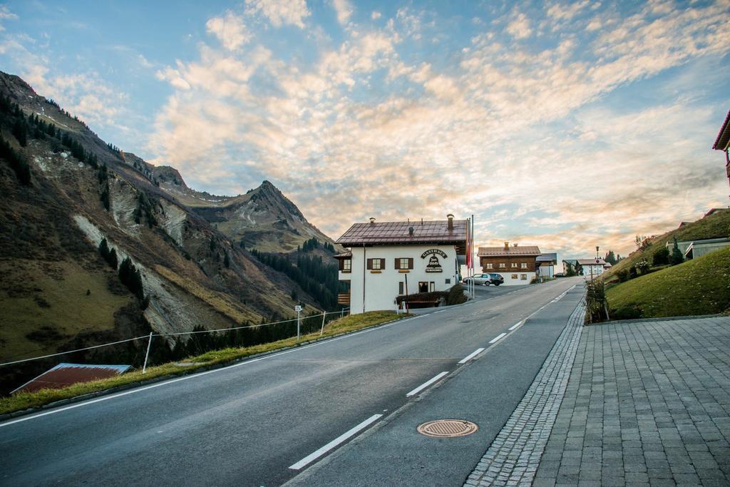 Gasthaus Gloeckle Damüls Exterior foto